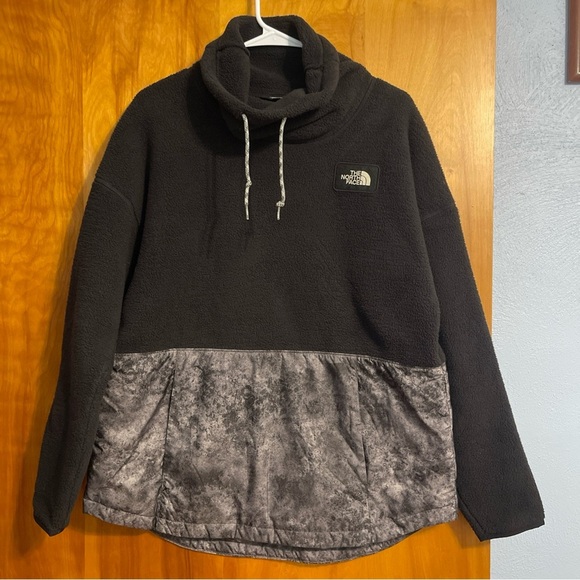 The North Face Sweaters - The North Face Black and Gray Pullover Size L